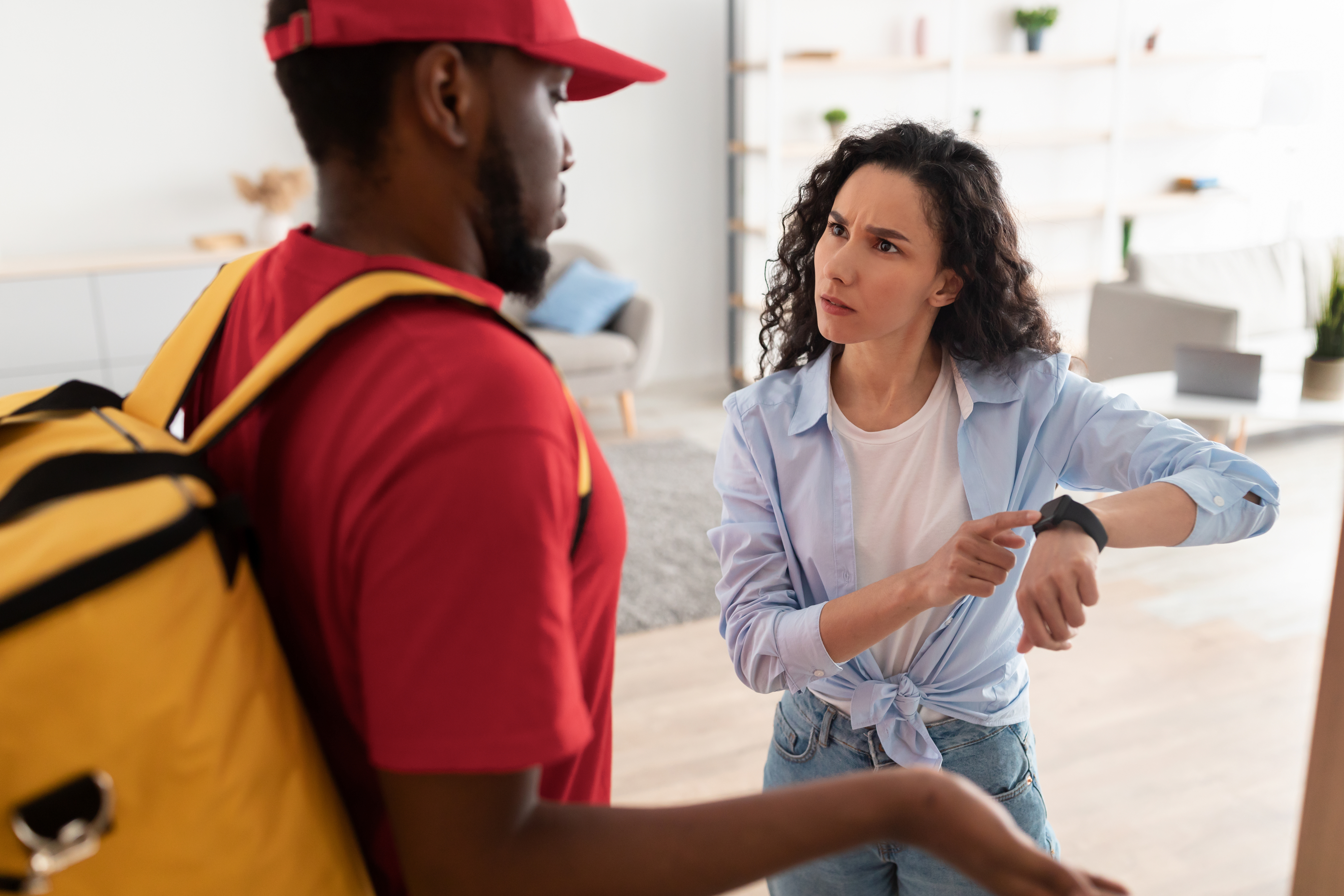 Comparação entre entrega tradicional e smart locker