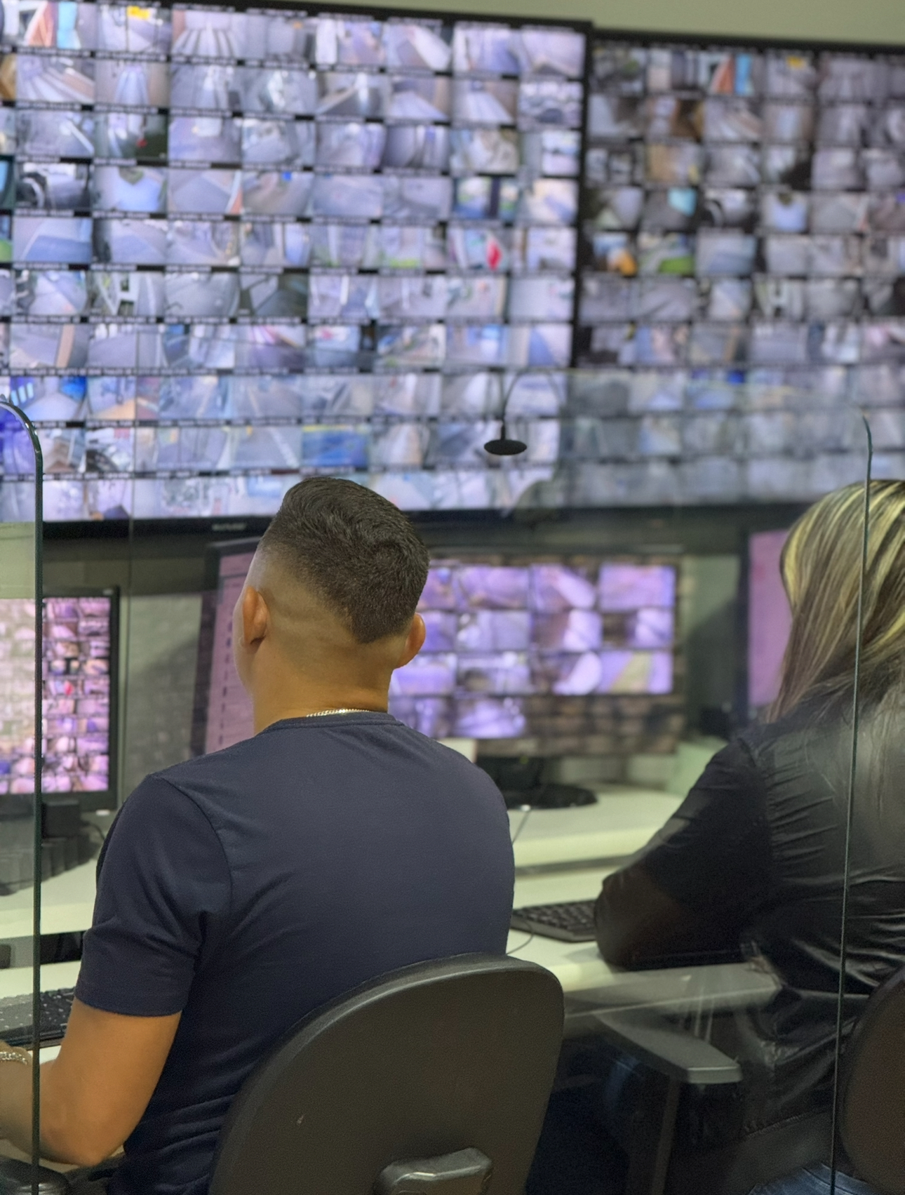 Interface de sistema de automação monitorando múltiplas áreas de um prédio